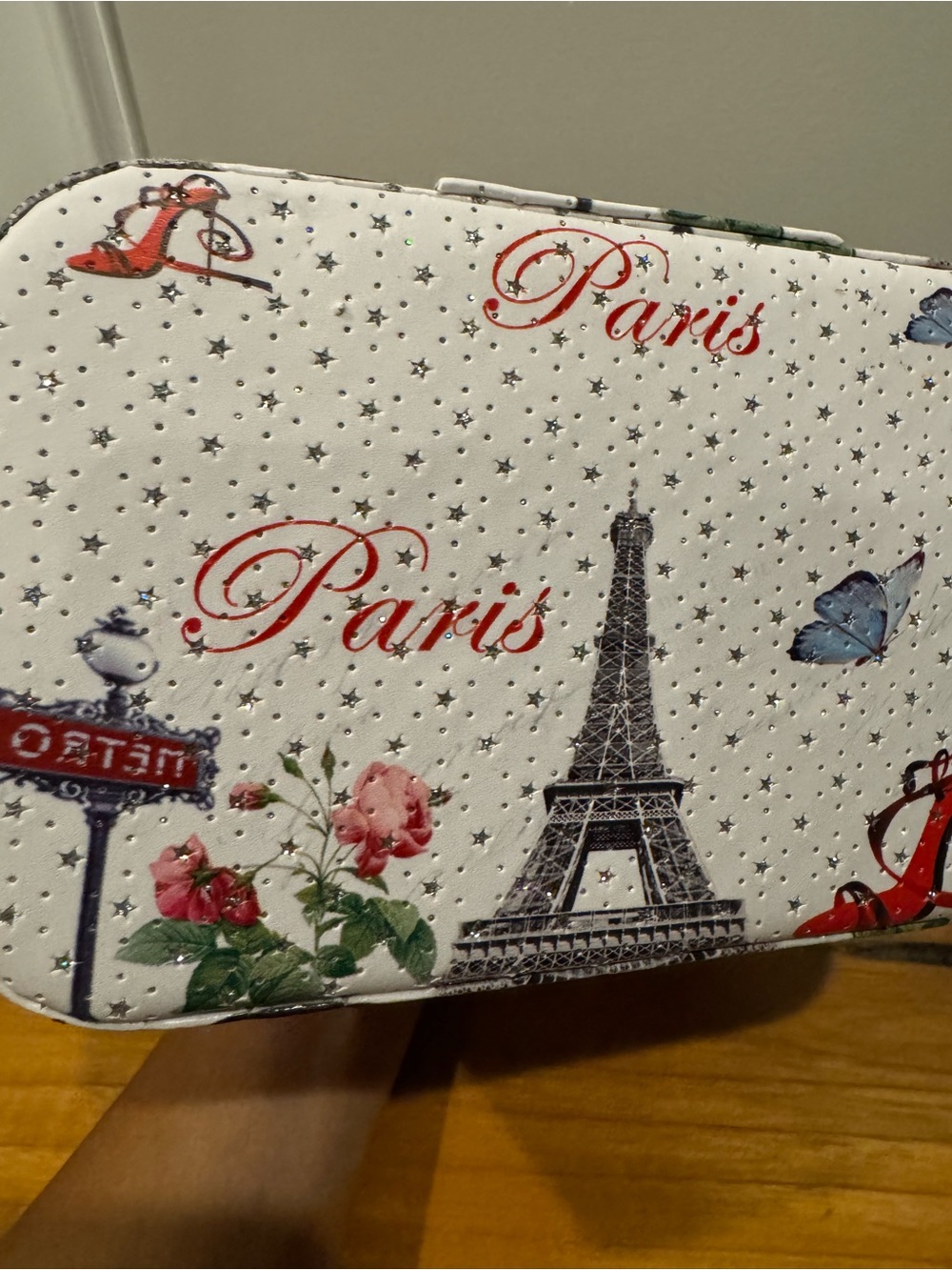 Paris Eiffel Tower Cosmetic Train Case in White 8" Wide x 5 1/2" Tall x 4” Deep - Picture 8 of 10